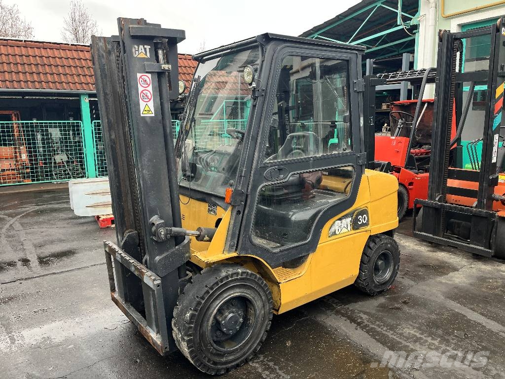CAT DP30NT V-4245 IO Camiones diesel