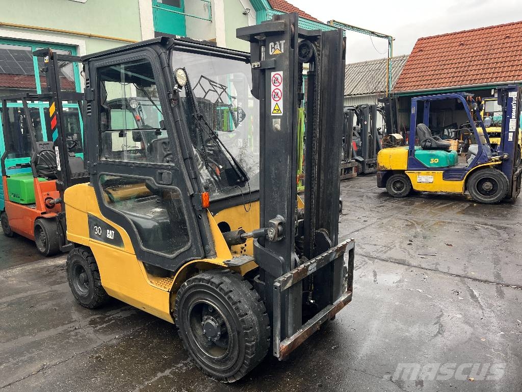 CAT DP30NT V-4245 IO Camiones diesel
