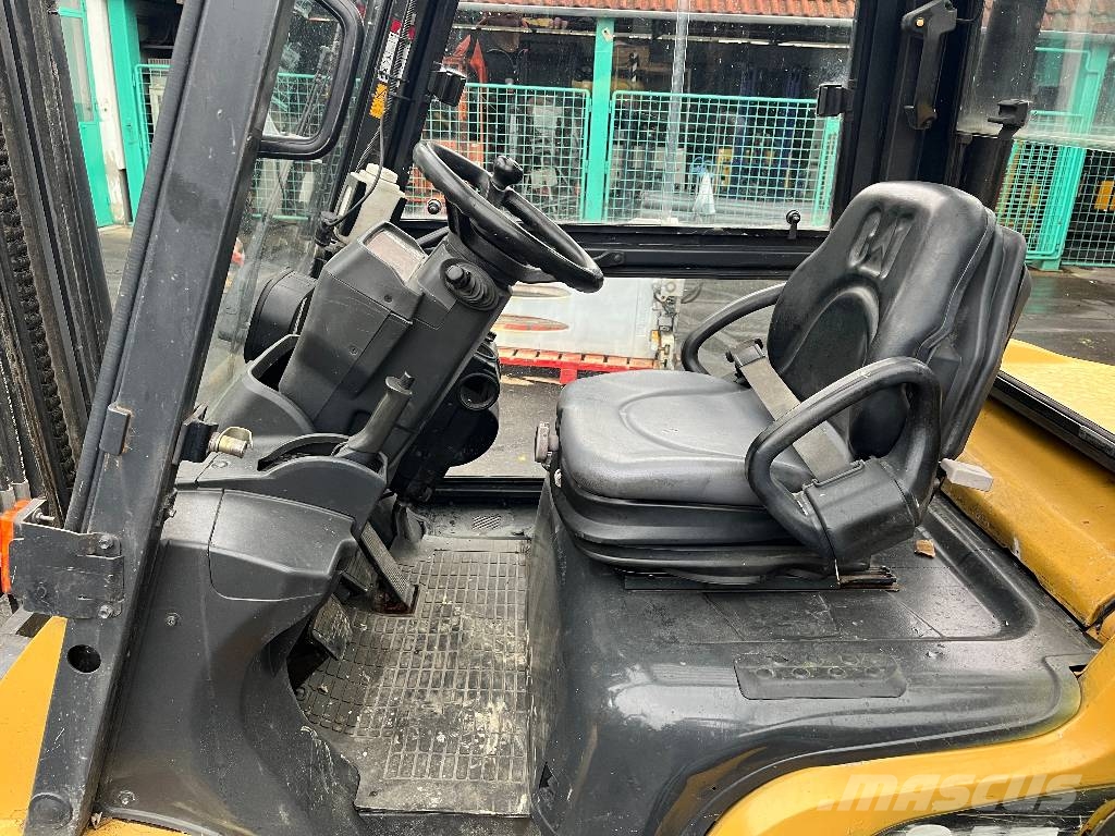 CAT DP30NT V-4245 IO Camiones diesel