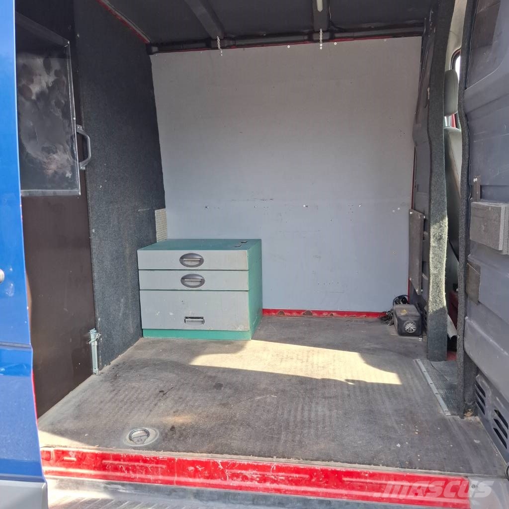 Volkswagen Crafter شاحنات ذات هيكل صندوقي