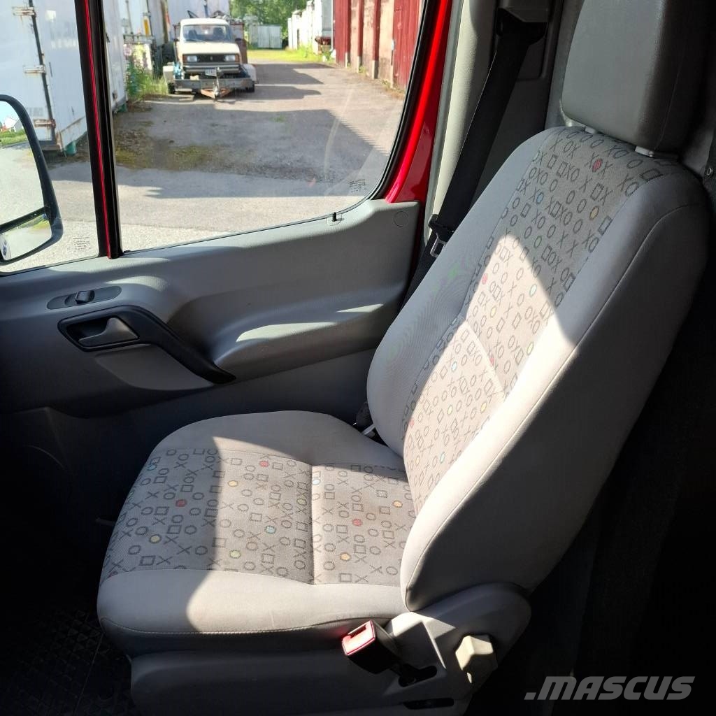 Volkswagen Crafter شاحنات ذات هيكل صندوقي