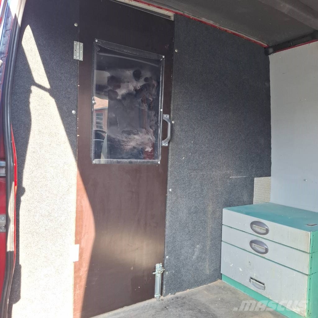 Volkswagen Crafter شاحنات ذات هيكل صندوقي
