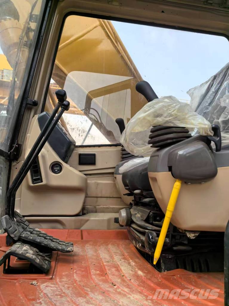CAT 320BL 履带挖掘机