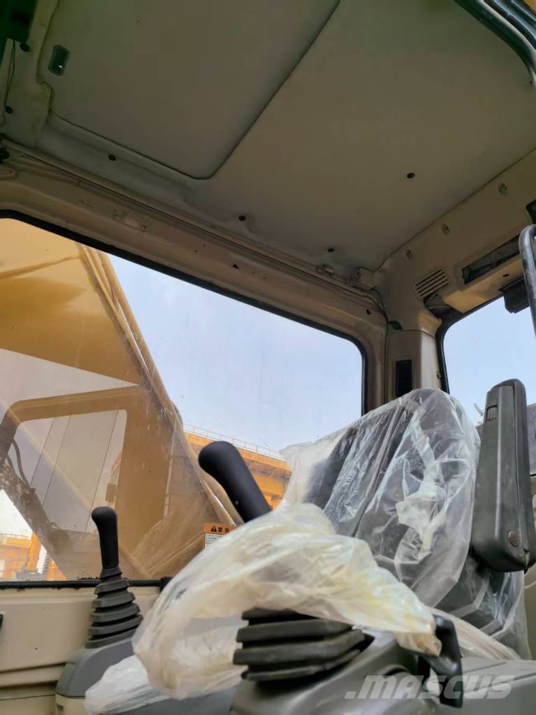 CAT 320BL 履带挖掘机
