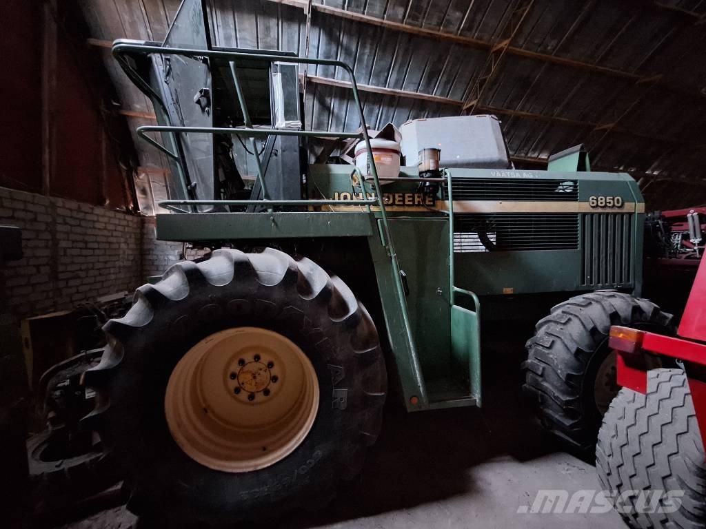 John Deere 6850 Self-propelled foragers
