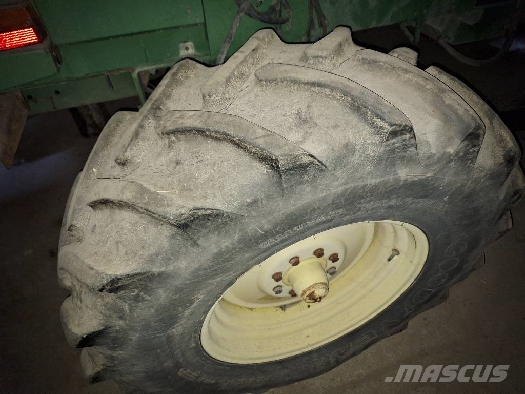 John Deere 6850 Self-propelled foragers