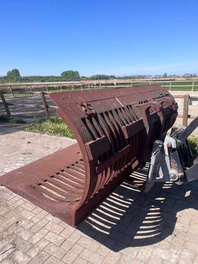 Eurosteel puinriek 2600mm Sw2000 Godets cribleurs