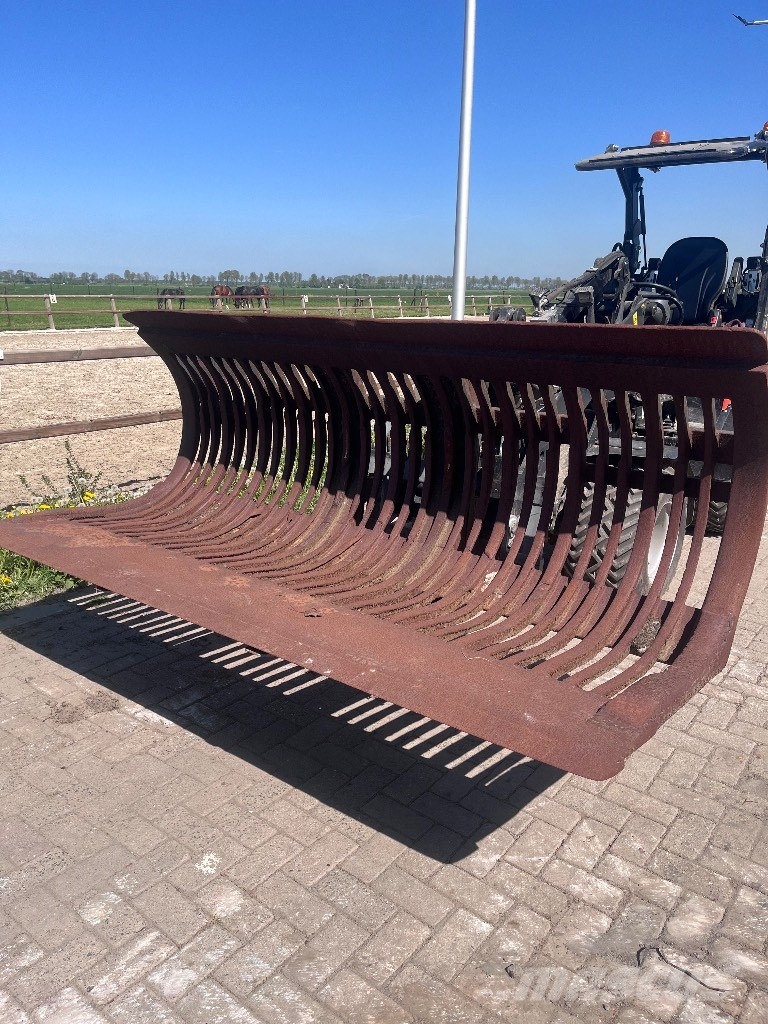 Eurosteel puinriek 2600mm Sw2000 Godets cribleurs