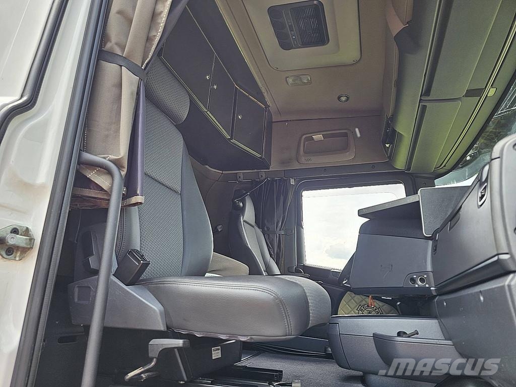 Scania R490 HMF 6020 Camiones de cama baja