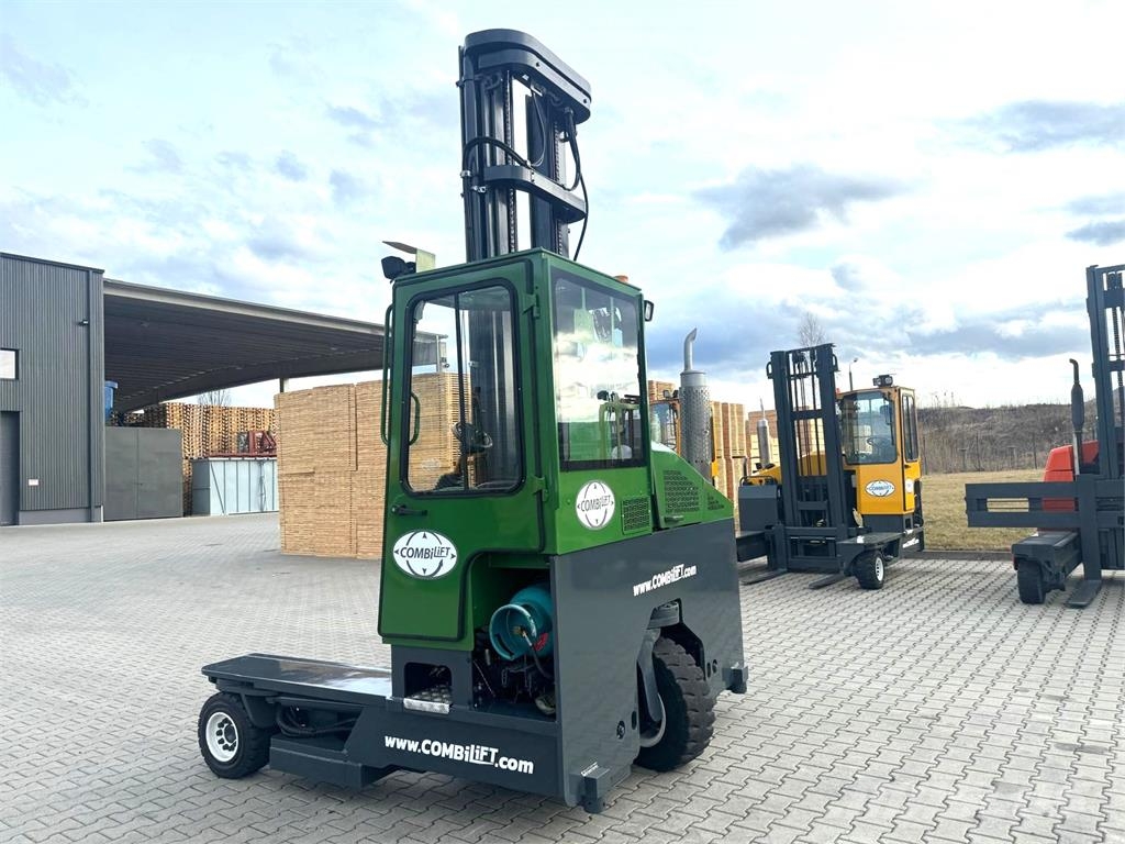 Combilift C4000 // 2015 year // Triplex 8400 mm  // Only  72 Nelitietrukit