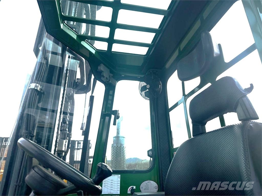 Combilift C4000 // 2015 year // Triplex 8400 mm  // Only  72 Nelitietrukit