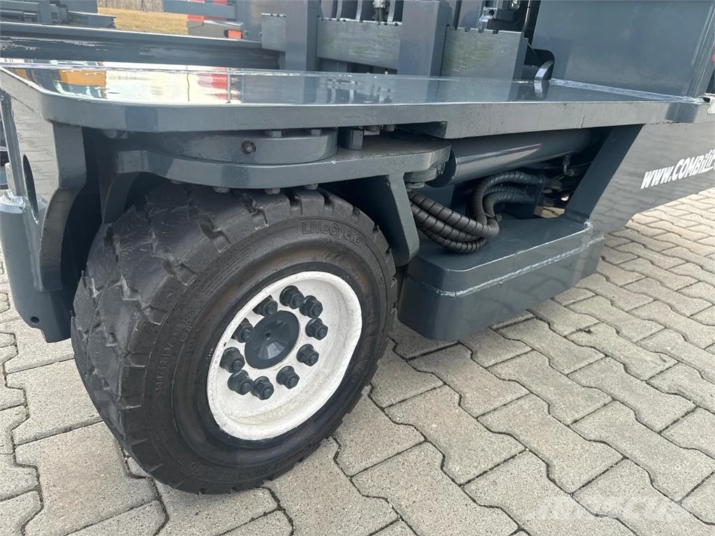Combilift C4000 // 2015 year // Triplex 8400 mm  // Only  72 Nelitietrukit