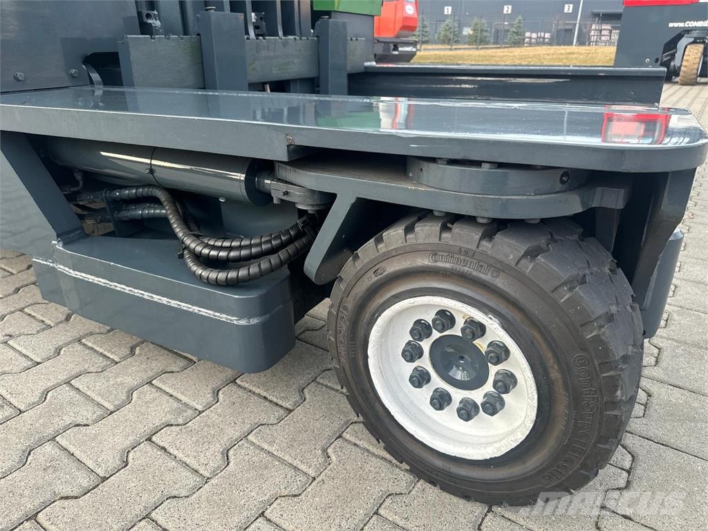 Combilift C4000 // 2015 year // Triplex 8400 mm  // Only  72 Nelitietrukit