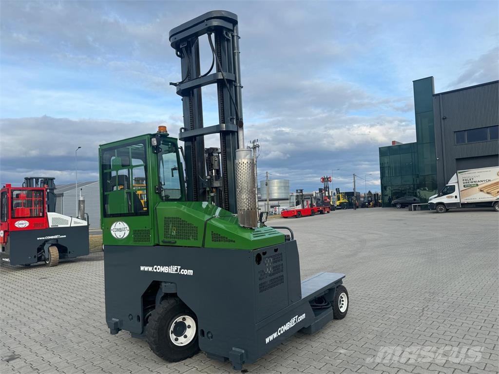 Combilift C4000 // 2015 year // Triplex 8400 mm  // Only  72 Nelitietrukit