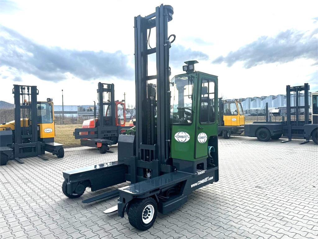 Combilift C4000 // 2015 year // Triplex 8400 mm  // Only  72 Nelitietrukit