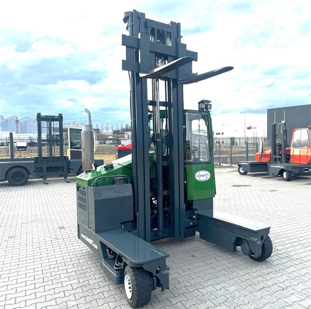 Combilift C4000 // 2015 year // Triplex 8400 mm  // Only  72 Nelitietrukit