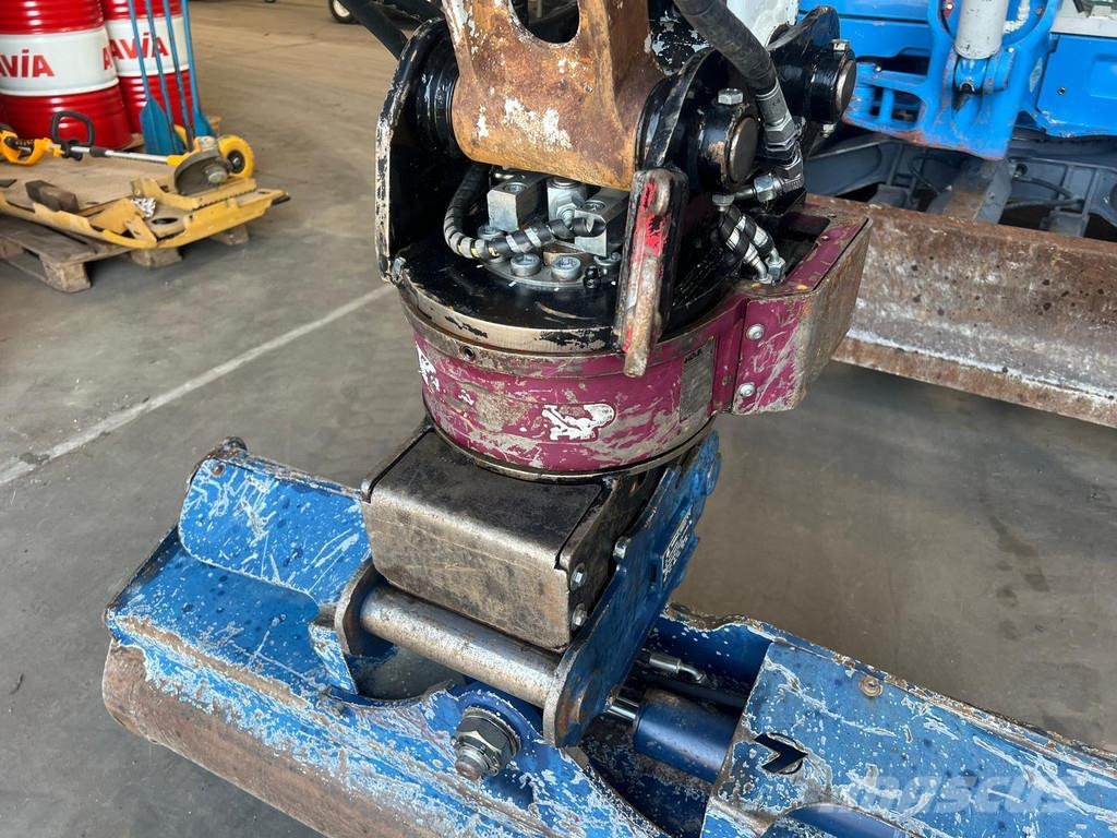 Takeuchi TB 260 . Minigraafmachines < 7t