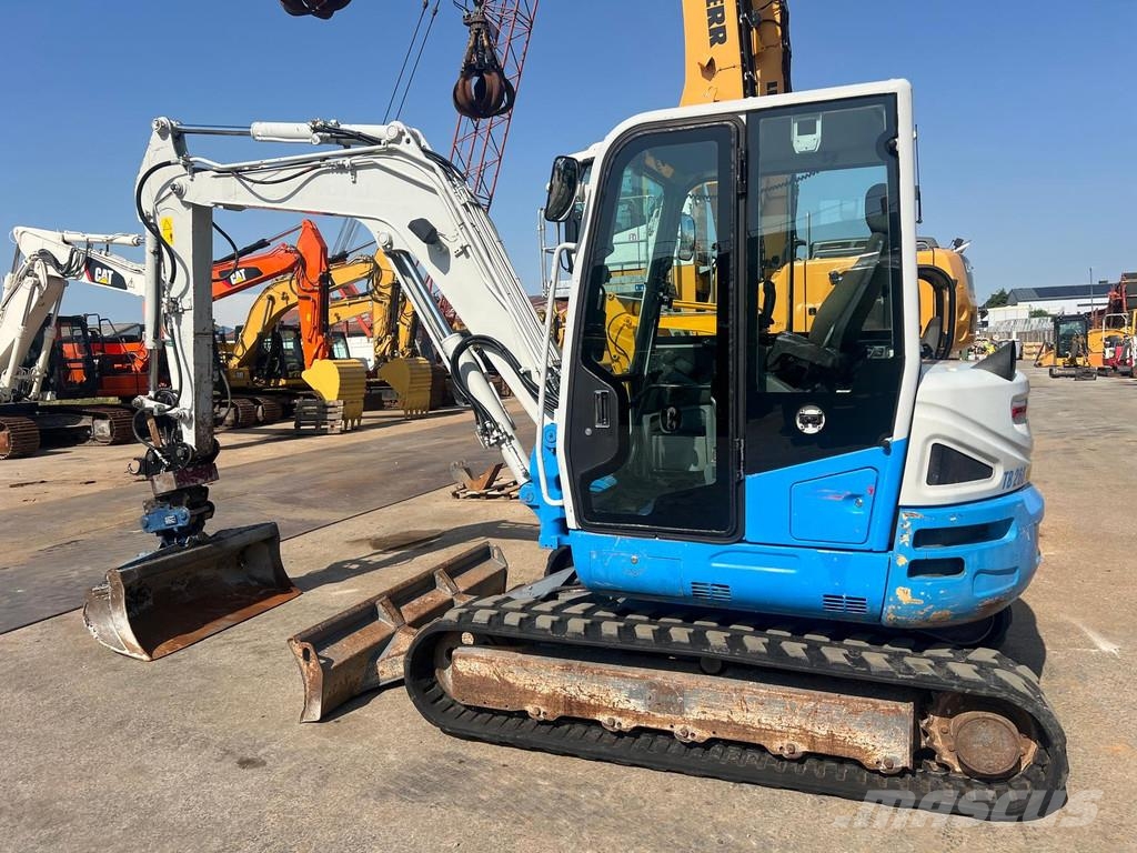 Takeuchi TB 260 . Minigraafmachines < 7t