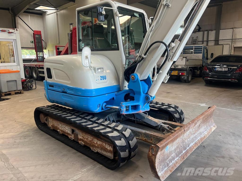 Takeuchi TB 260 . Minigraafmachines < 7t