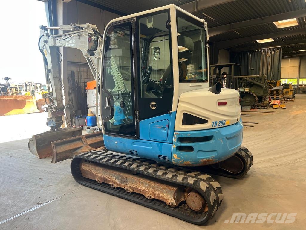 Takeuchi TB 260 . Minigraafmachines < 7t