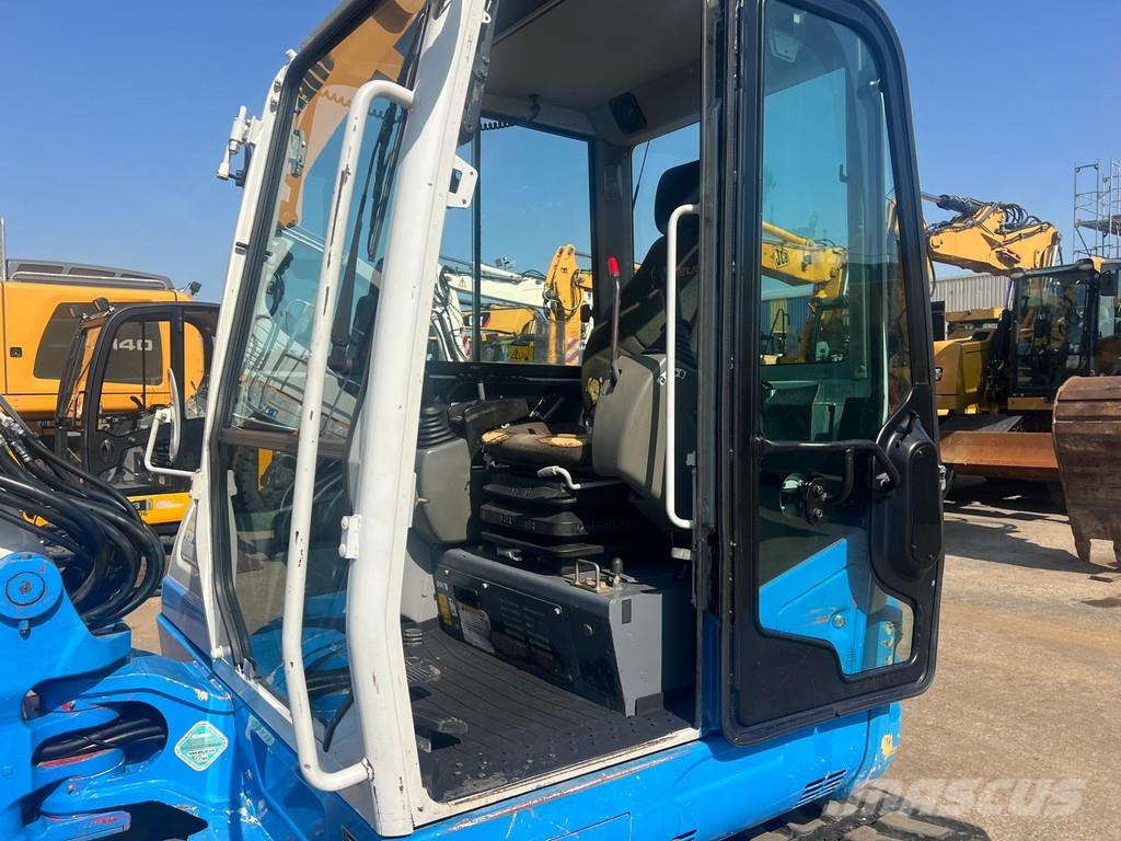 Takeuchi TB 260 . Minigraafmachines < 7t