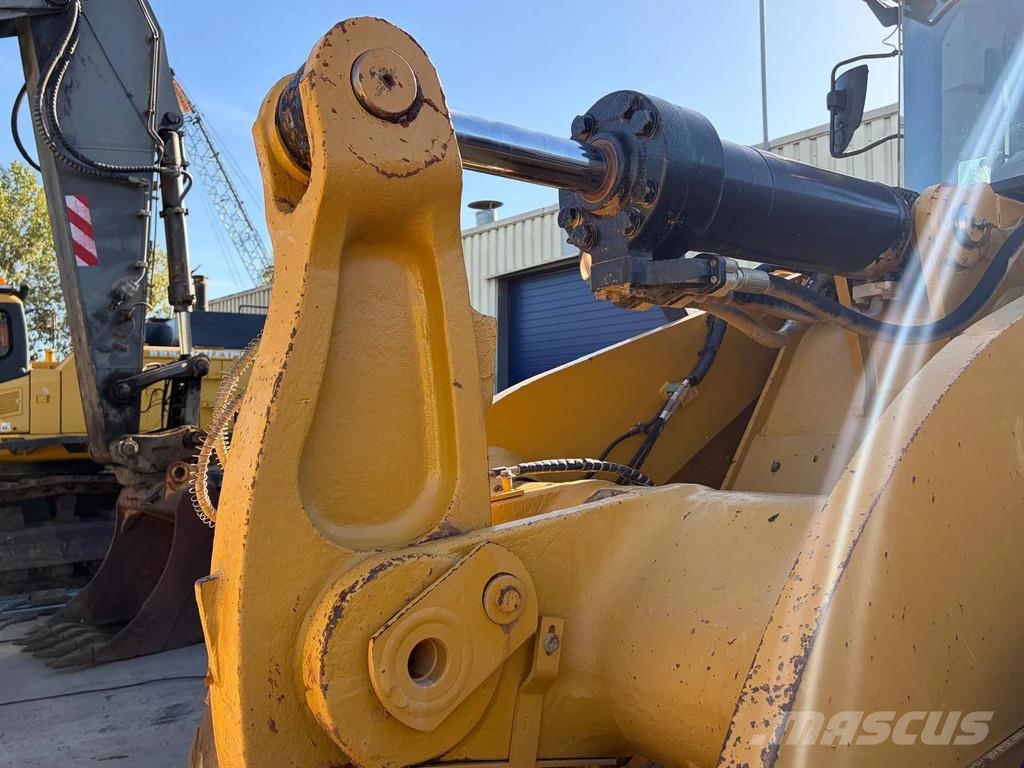 CAT 966M - 24T - Wheel Loader - CE - Rear Camera - Air Wielladers