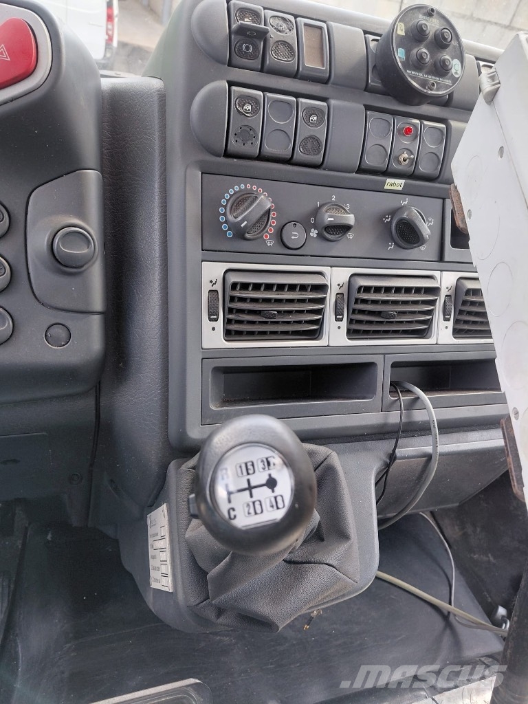Iveco Eurocargo 150 E28 Savivarčių priekabų vilkikai