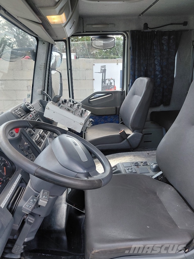 Iveco Eurocargo 150 E28 Savivarčių priekabų vilkikai
