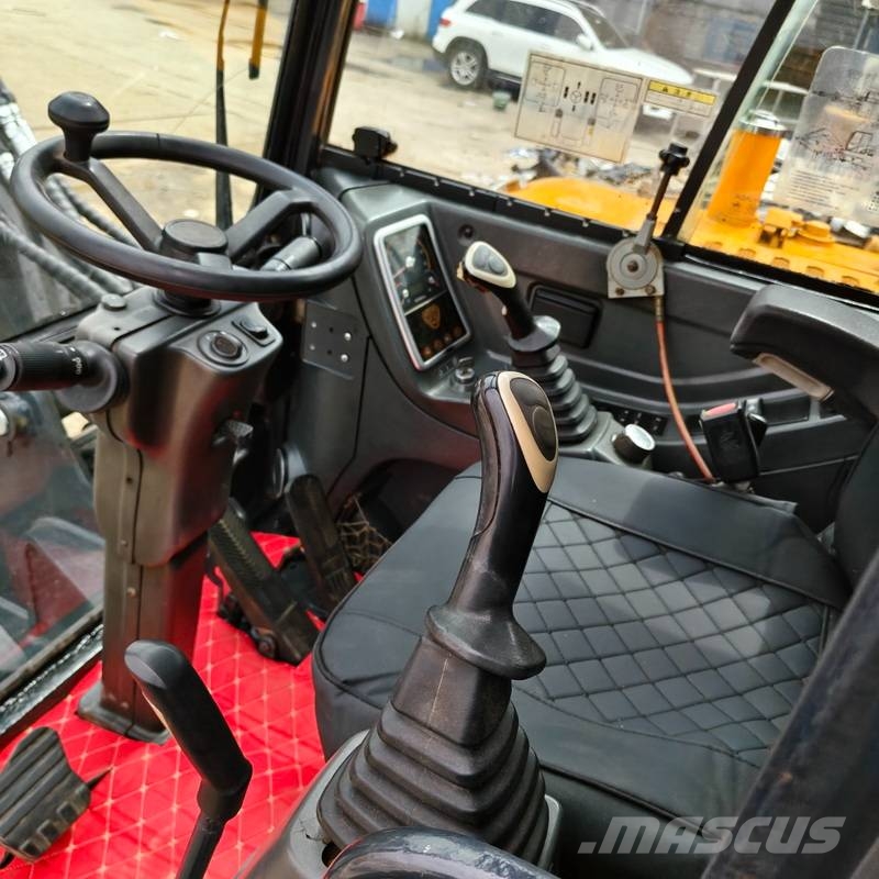 Hyundai 60W Колесни екскаватори