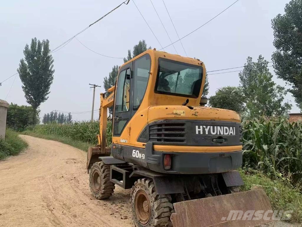 Hyundai 60W Колесни екскаватори