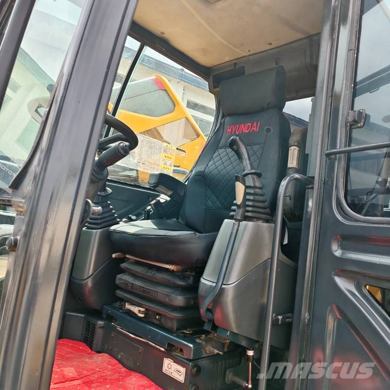 Hyundai 60W Колесни екскаватори