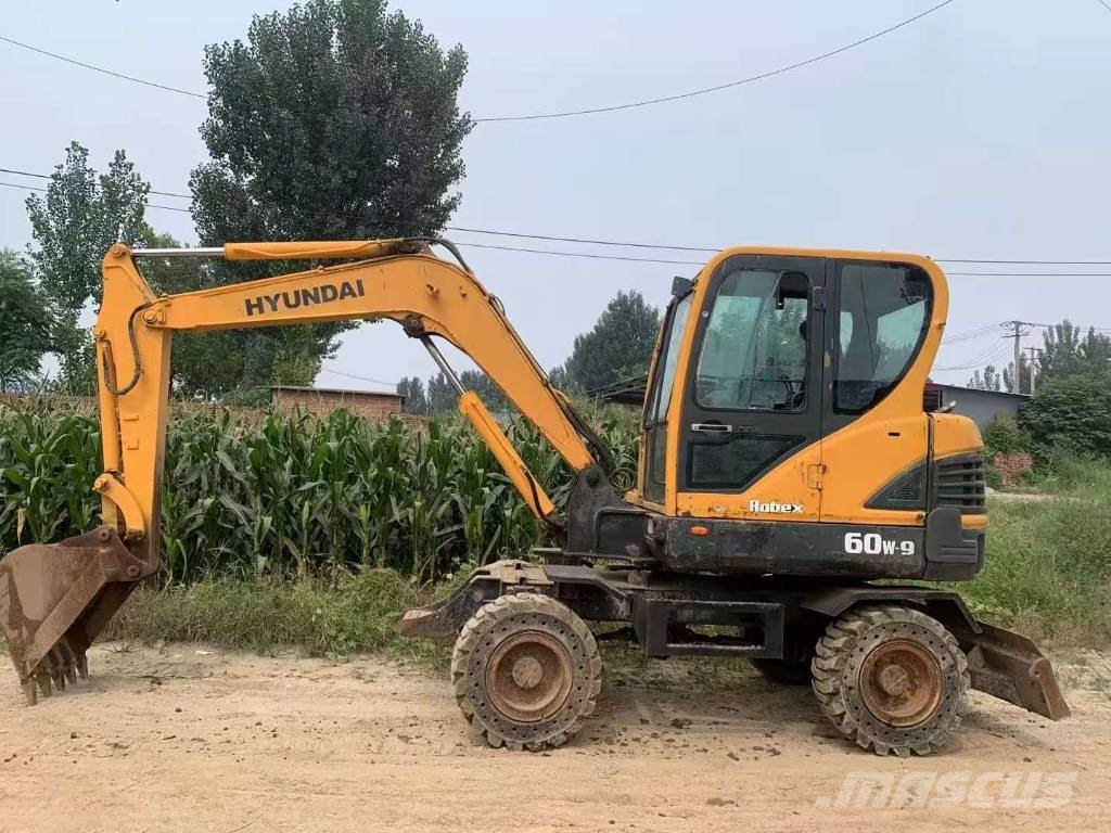 Hyundai 60W Колесни екскаватори