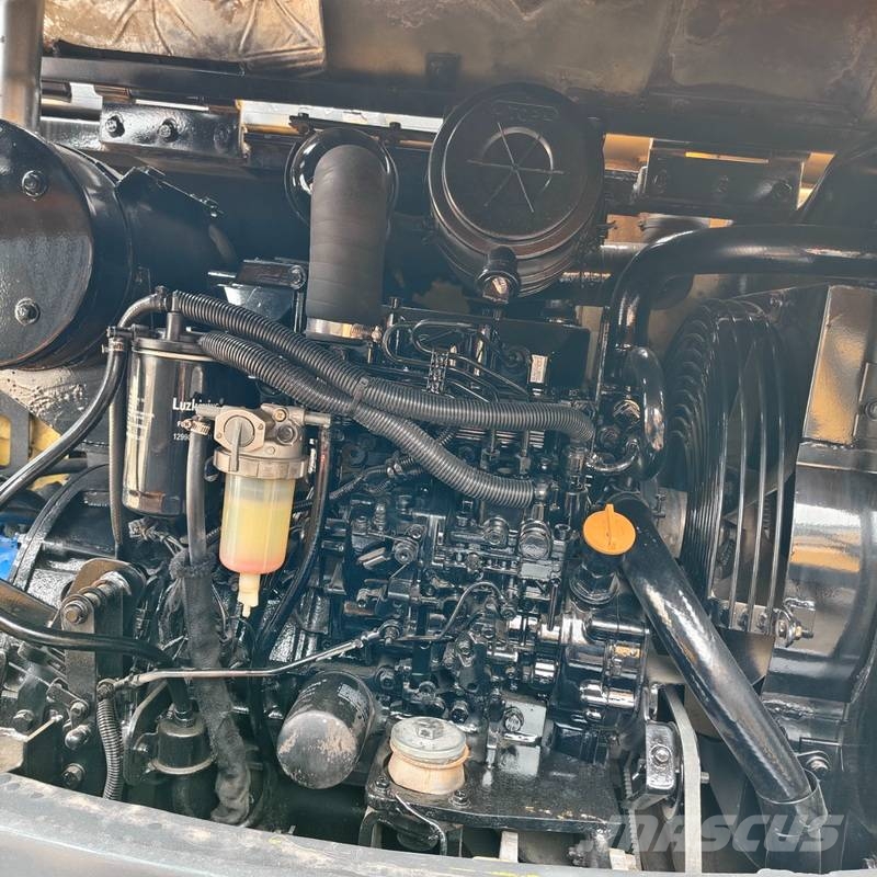 Hyundai 60W Колесни екскаватори