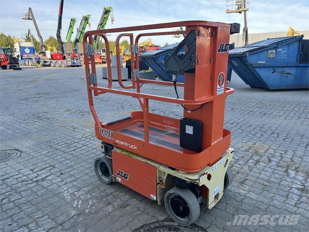 JLG 1230ES 垂直昇降型リフト