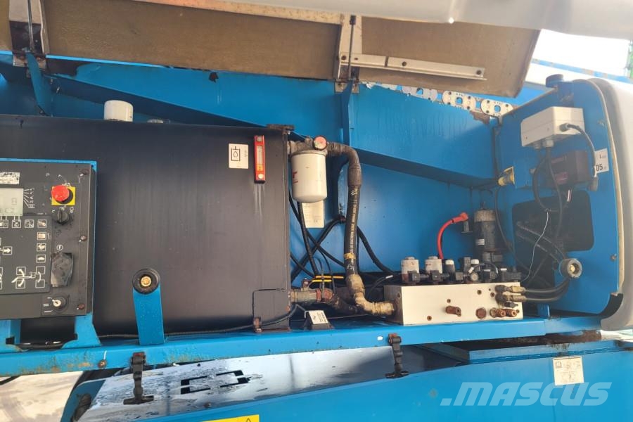 Genie S125 As-Is, Diesel, 4x4x4 Drive, 40.1m Working Hei 견인식 전동이동 리프트
