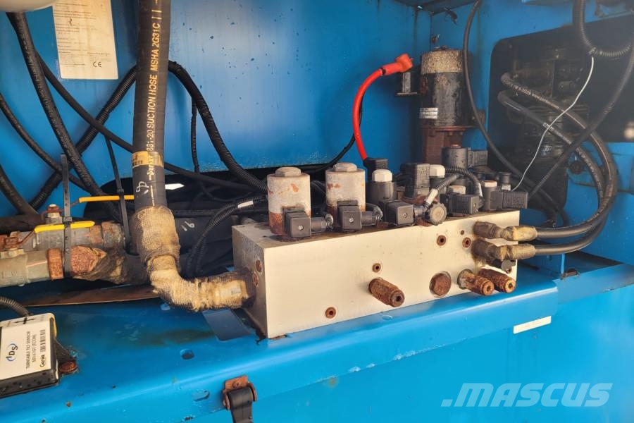Genie S125 As-Is, Diesel, 4x4x4 Drive, 40.1m Working Hei 견인식 전동이동 리프트