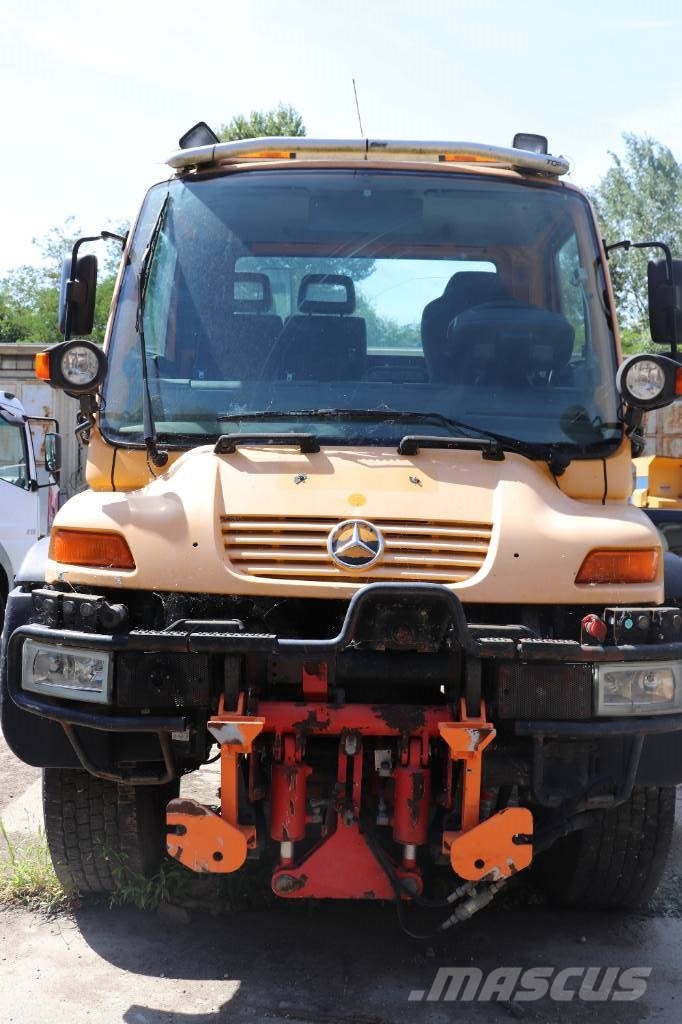 Unimog U400 Platte bakwagens