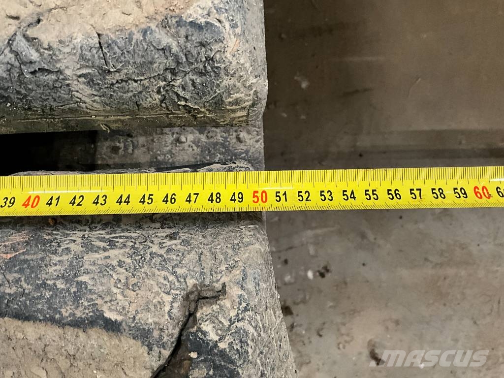 Hitachi ZX 135 US حفارات زحافة