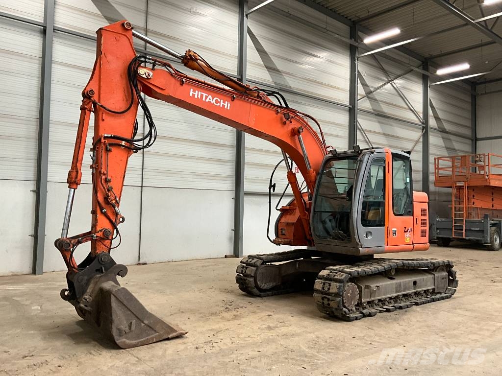 Hitachi ZX 135 US حفارات زحافة