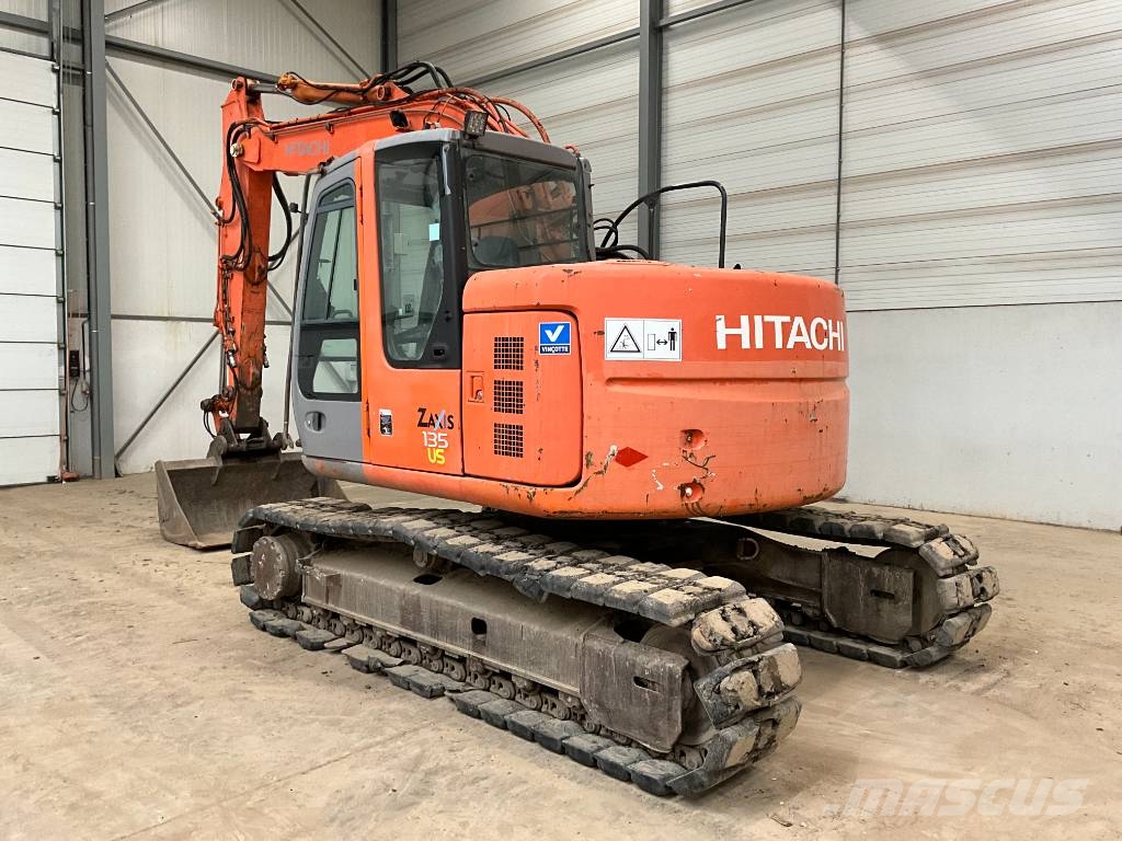 Hitachi ZX 135 US حفارات زحافة