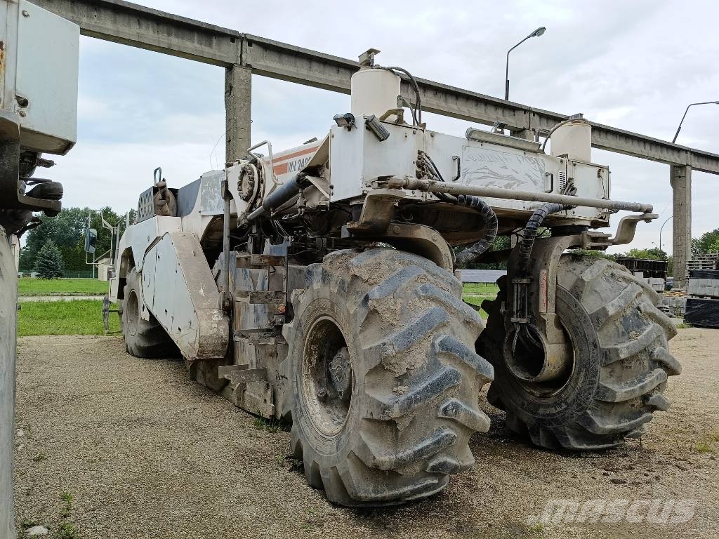 Wirtgen WR 2400 Asphalt recyclers