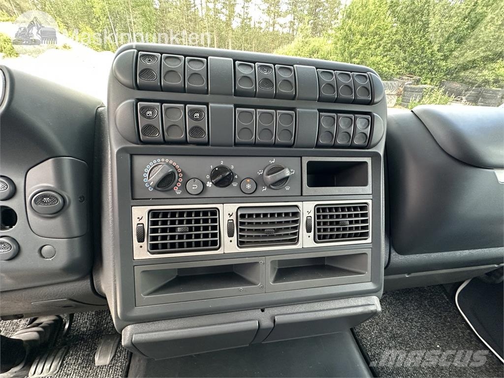 Iveco 80 E Tector A Camiones de caja de lona