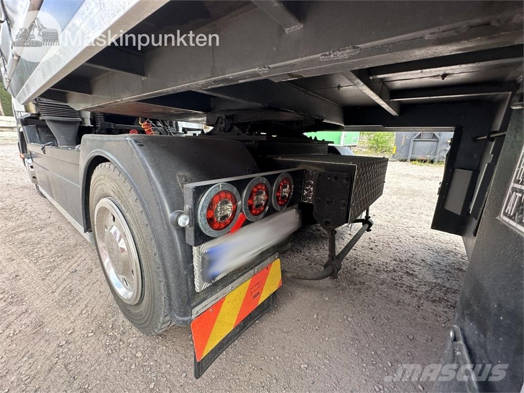 Iveco 80 E Tector A Camiones de caja de lona
