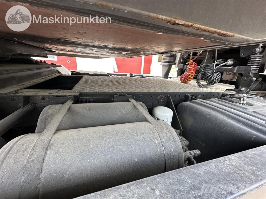 Iveco 80 E Tector A Camiones de caja de lona