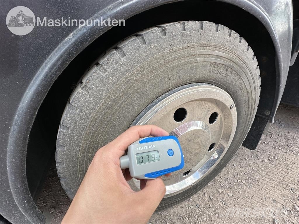Iveco 80 E Tector A Camiones de caja de lona