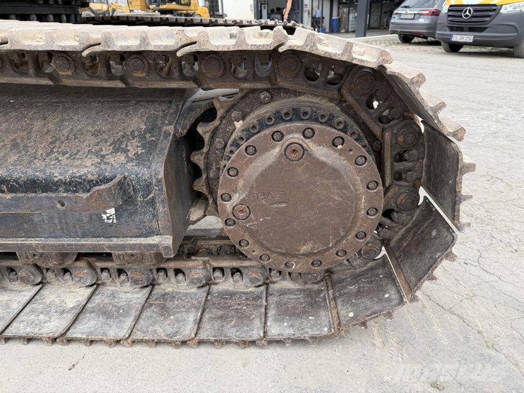 CAT 323 F L حفارات زحافة