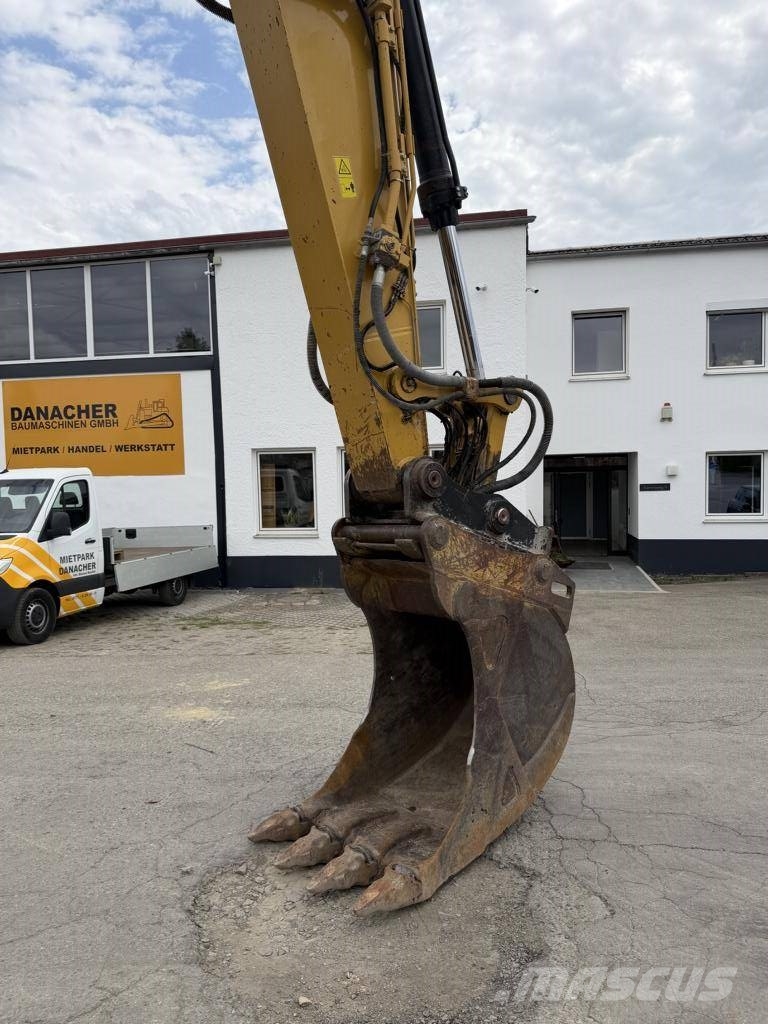 CAT 323 F L حفارات زحافة