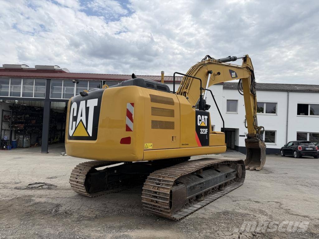 CAT 323 F L حفارات زحافة