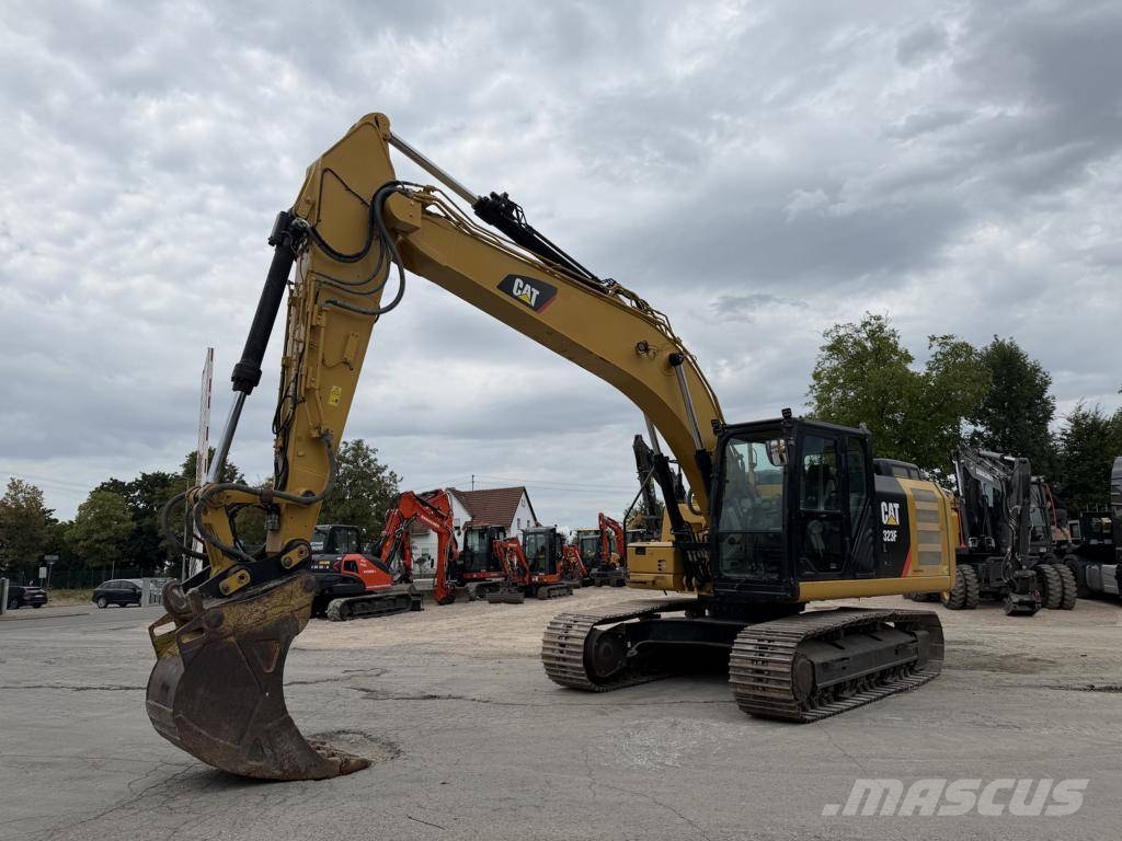 CAT 323 F L حفارات زحافة