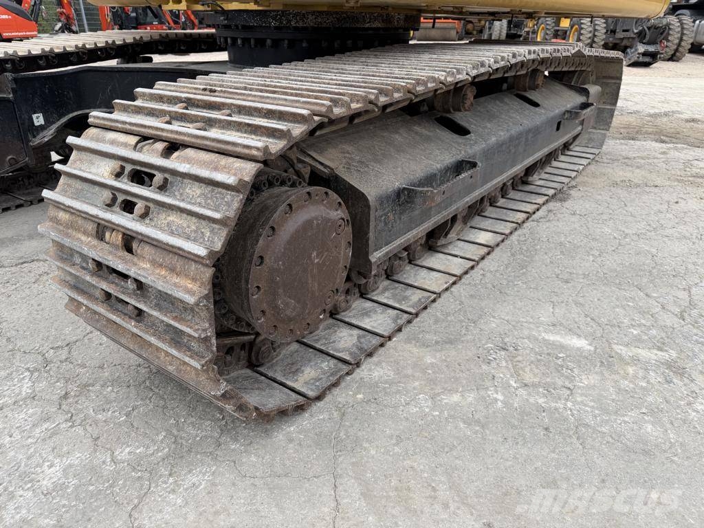 CAT 323 F L حفارات زحافة